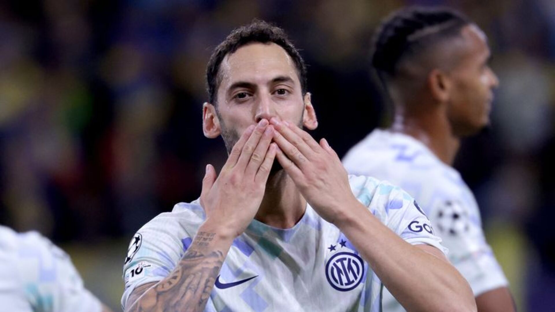 Hakan Çalhanoğlu'na İtalyan Basınından Tam Sayfa Övgü Yağmuru!