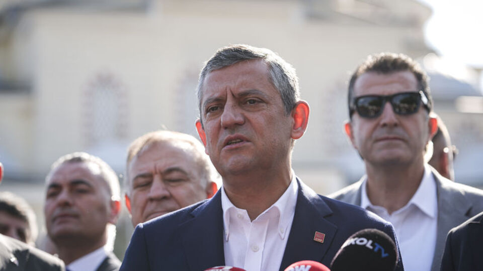 Özel, Erdal İnönüyü Anma Toplantısı'na katıldı