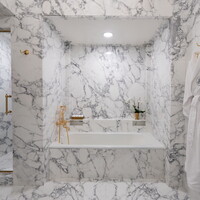 Trump yenilenen banyosunu paylaştı