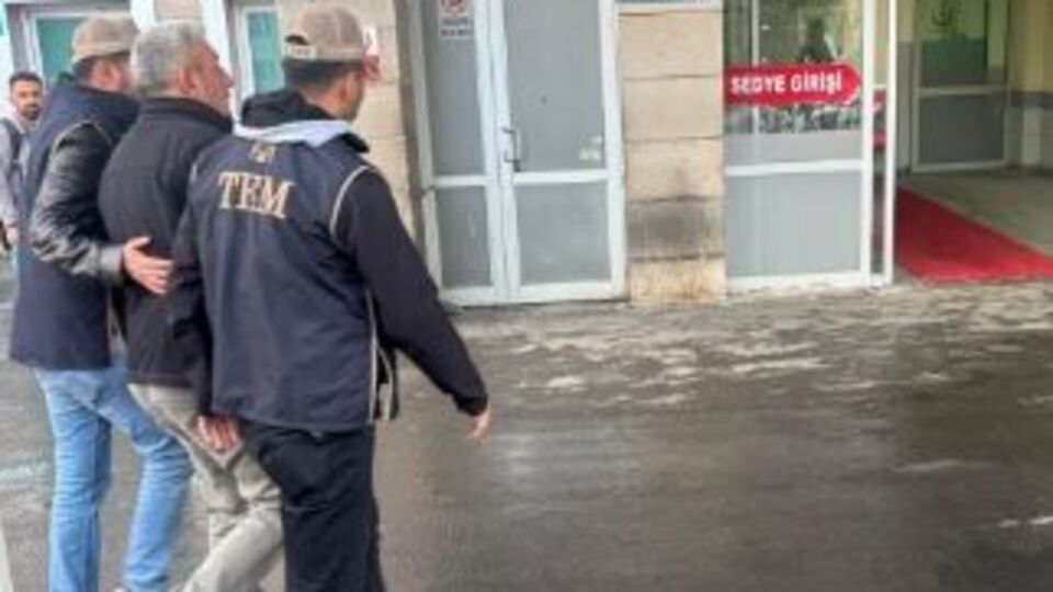 FETÖ'ye 31 ilde darbe! 50 tutuklama!