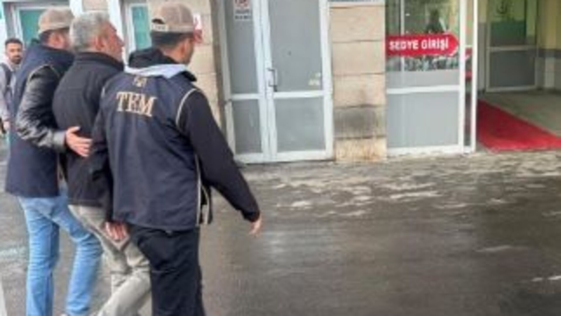 FETÖ'ye Büyük Darbe! 31 İlde Eş Zamanlı Operasyon: 50 Tutuklama