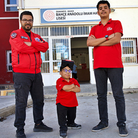 Kısa boyluların karşılaştığı zorlukları tasarladıkları mobil oyunda anlattılar