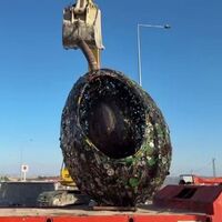 Hatay'da 5 ton ağırlığında 'zeytin tanesi' heykeli