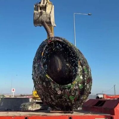 Hatay'da 5 ton ağırlığında 'zeytin tanesi' heykeli