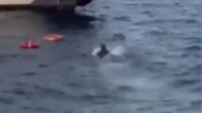 Üsküdar'da bir kadın feribottan düştü!