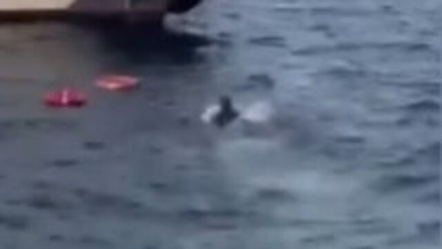 Üsküdar'da bir kadın feribottan düştü!