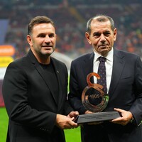 Okan Buruk'a 100. galibiyet plaketi verildi!