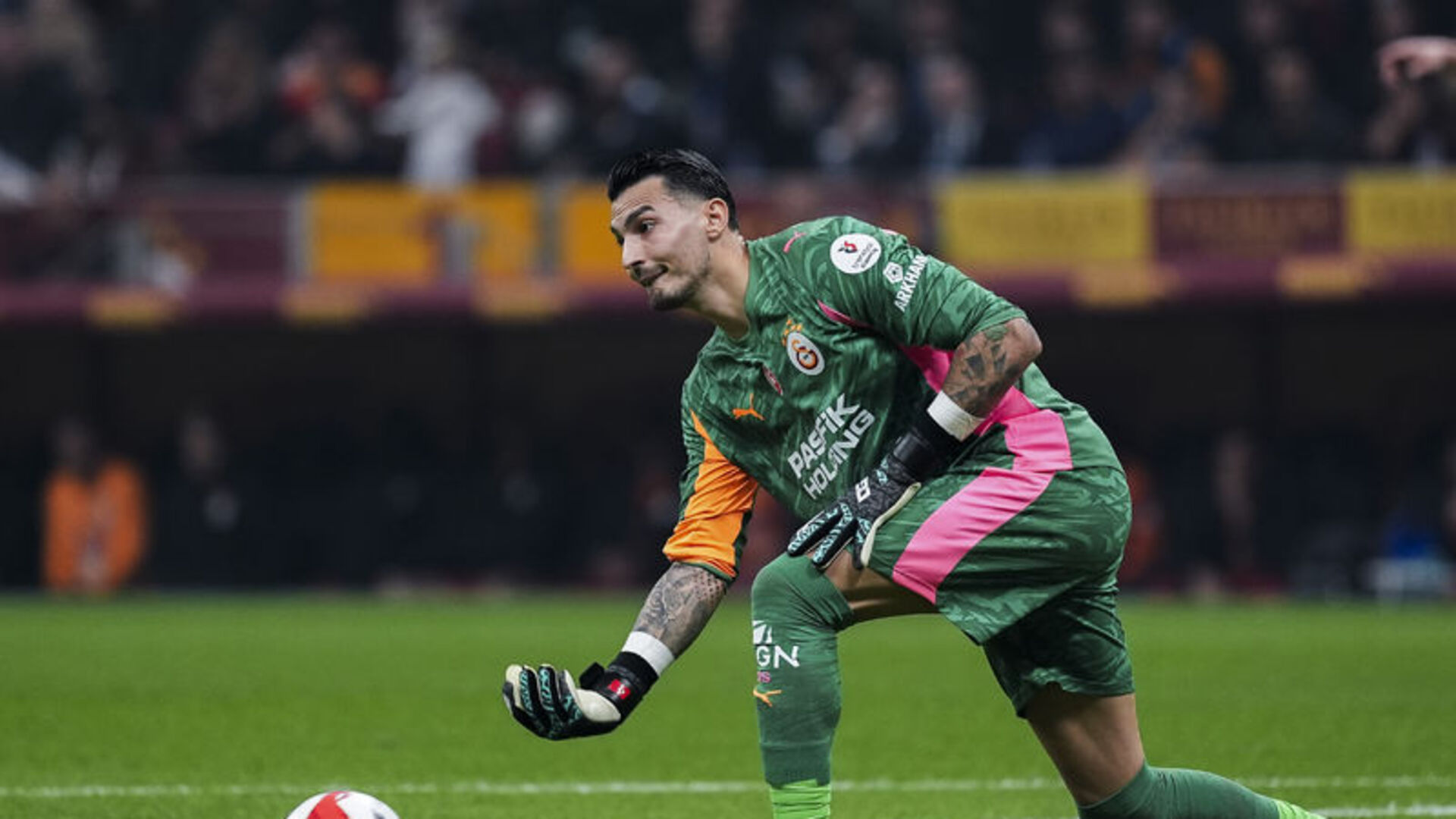 Uğurcan Çakır'dan Galatasaray Taraftarına Söz: Layık Olmak İçin Canla Başla Çalışacağım!