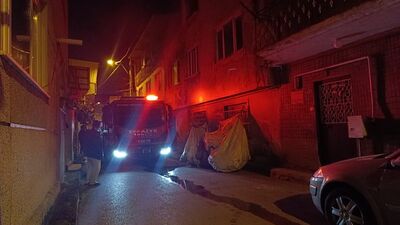Evini ateşe verdi! Hastaneye kaldırıldı