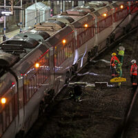 İngiltere'de trende bıçaklı saldırı