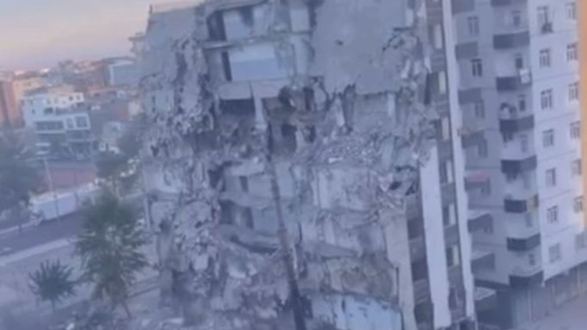 Diyarbakır'da Yıkım Faciası: 8 Katlı Bina Çöktü!
