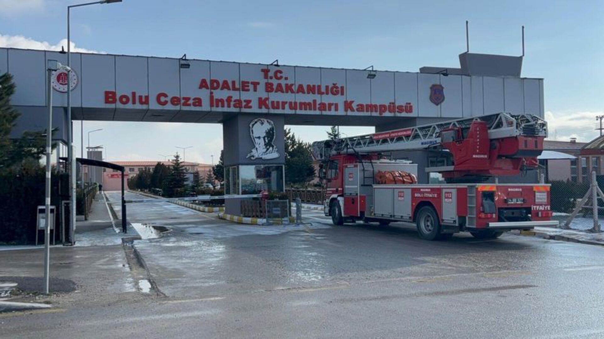 Bolu Cezaevi'nde Yürek Burkan Olay: Mahkum, Ziyarete Gelen Çocuğunu Hastanelik Etti!