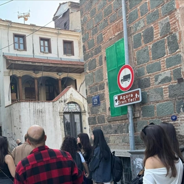 İzmir'in sokakları yapay zekayla tabloya dönüştürüldü