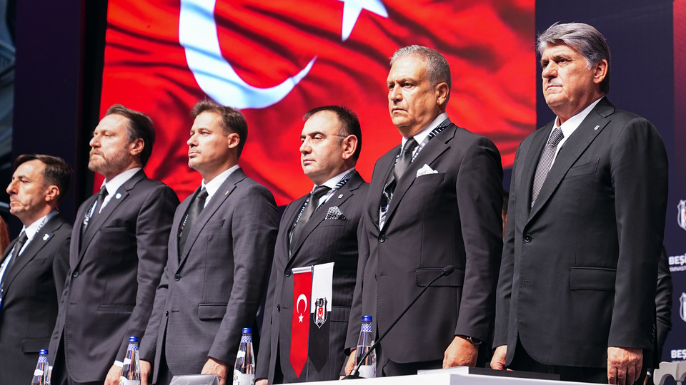 Beşiktaş'ta başkan Serdal Adalı ibra edildi!