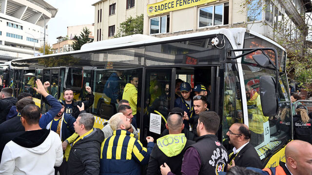 Fenerbahçe taraftarı derbi için stada geldi!