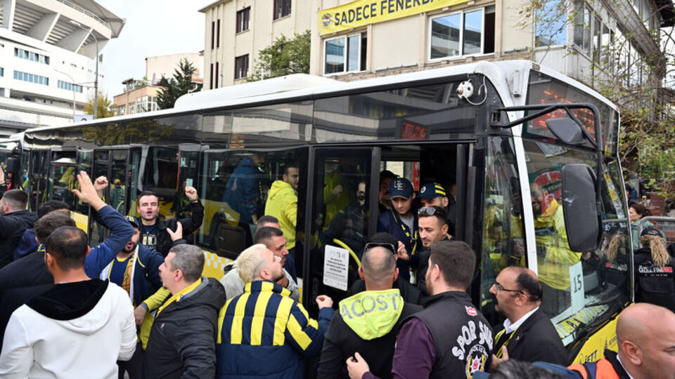 Fenerbahçe taraftarı derbi için stada geldi!