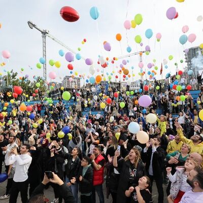 Lösemiyi yendi, balonlar uçuştu