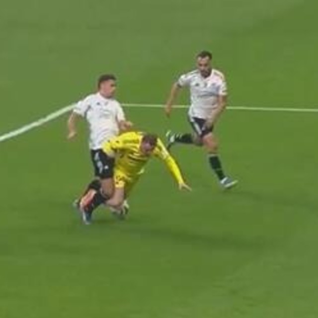 Fenerbahçe derbide penaltı bekledi!