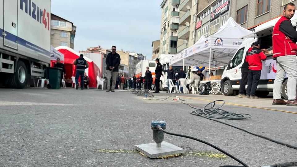 Gebze'de 21 bina tahliye edildi! Georadarla ölçüm yapılıyor!