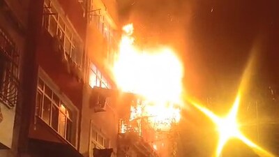 Kız isteme töreninde evi yaktı! Havai fişek savunması!