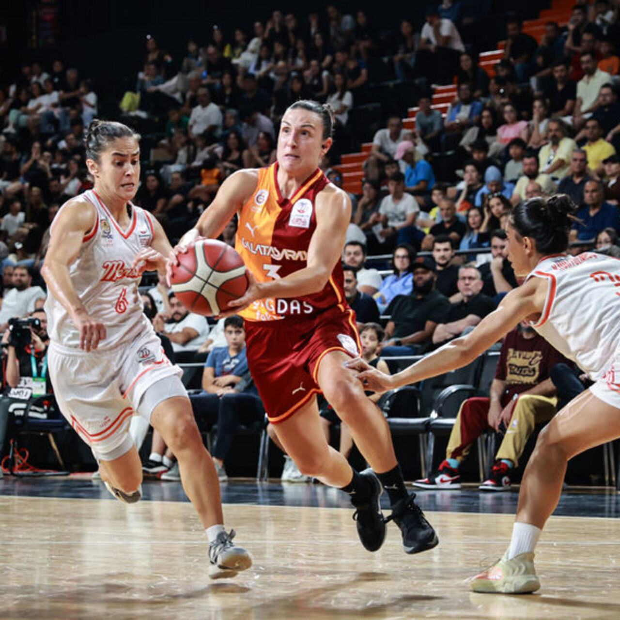 Galatasaray, Carolo Basket'i ağırlayacak!