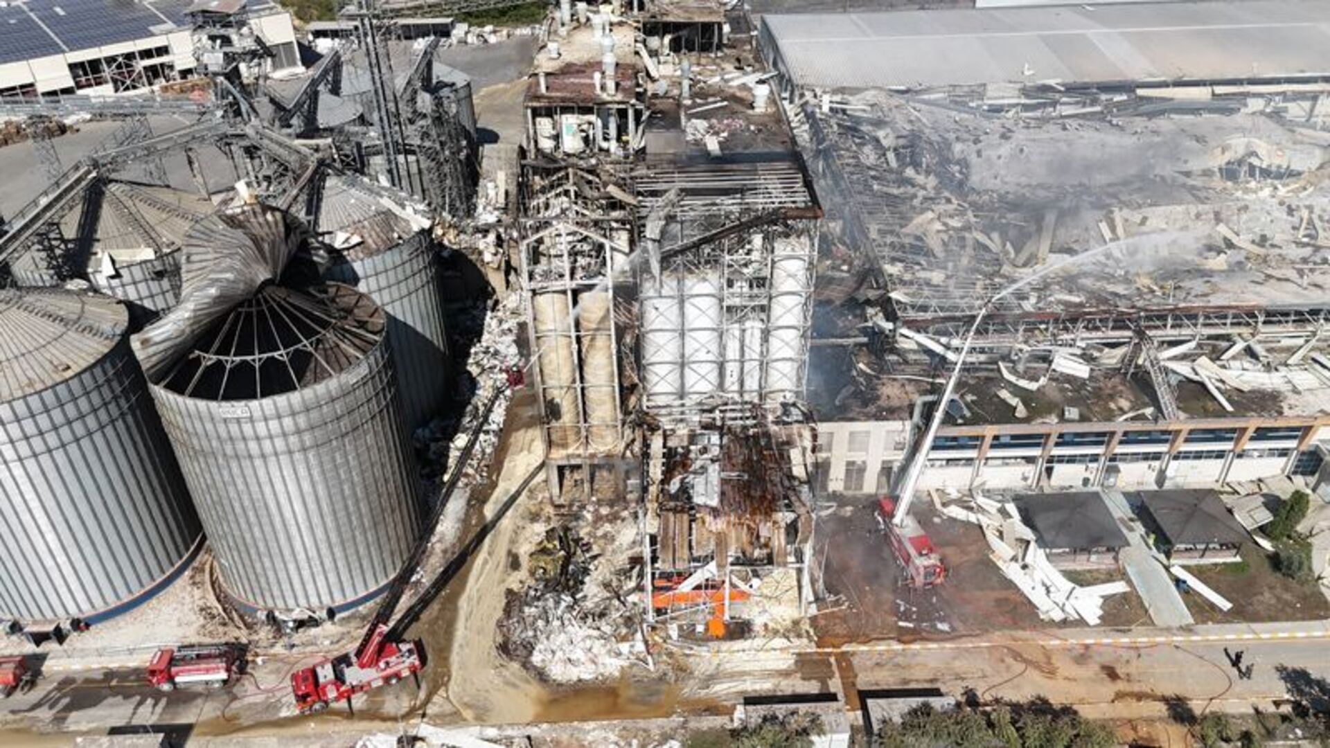Sakarya'daki Makarna Fabrikasında Toz Patlaması: 5 Can Kaybı ve Büyüyen Yangın Felaketi
