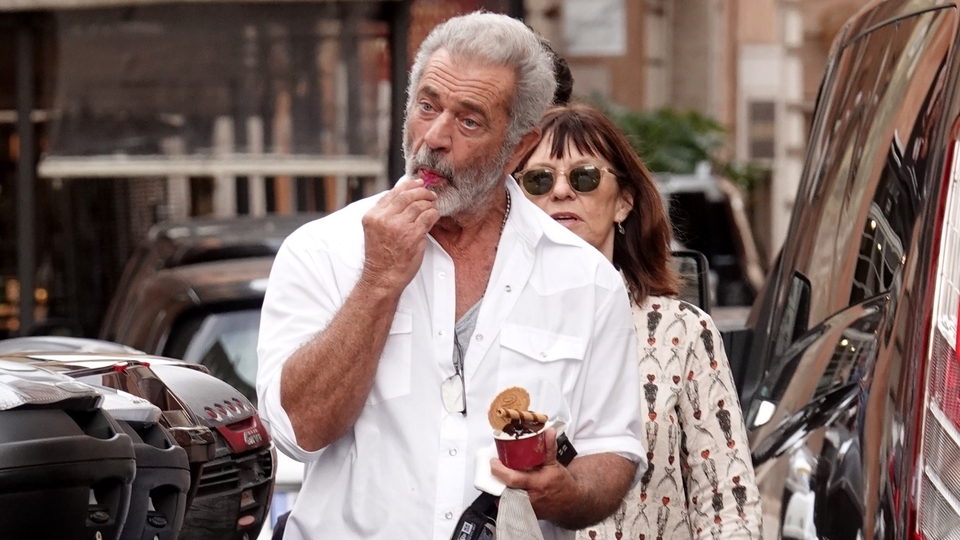 Dede-torun dondurma keyfi