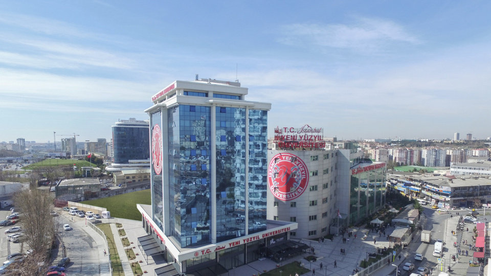 Yeni Yüzyıl Üniversitesi nerede?