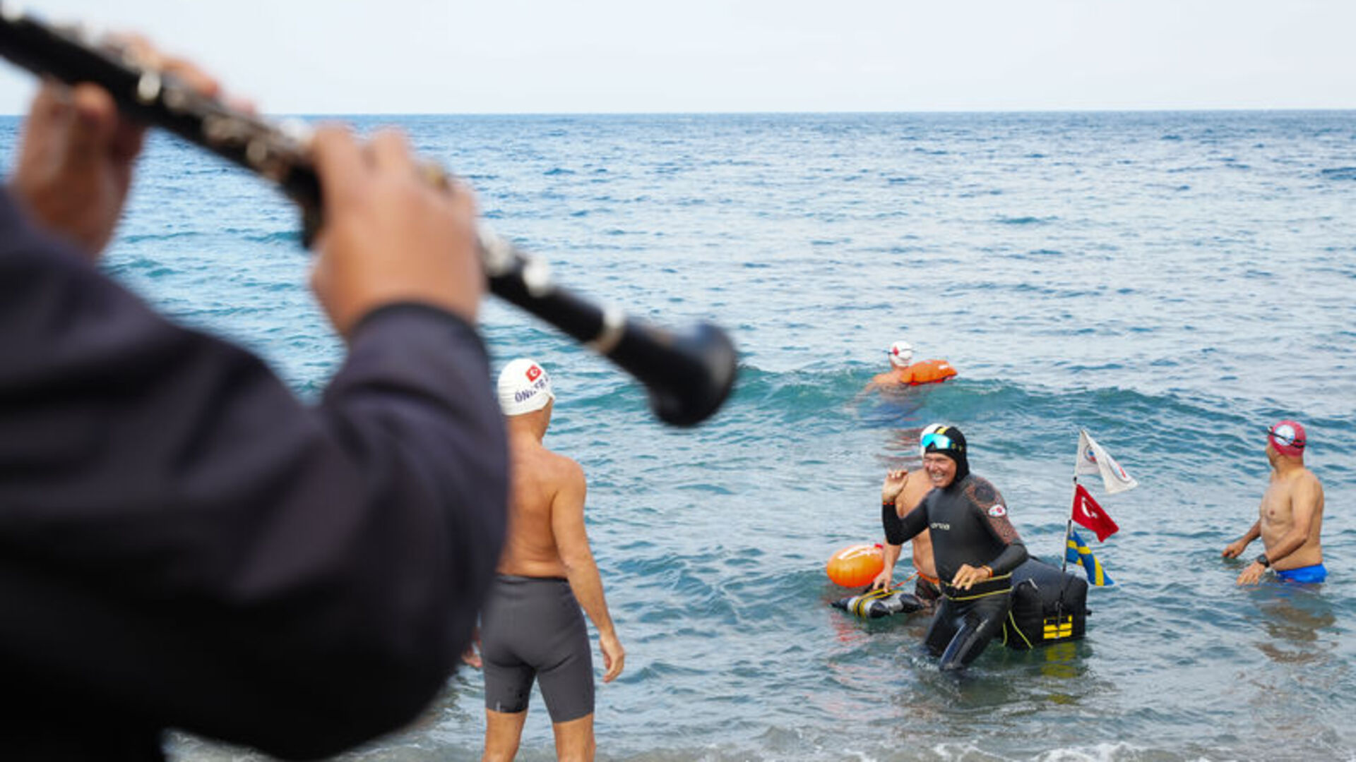İsveçli yüzücü davul zurna eşliğinde Türkiye'den uğurlandı