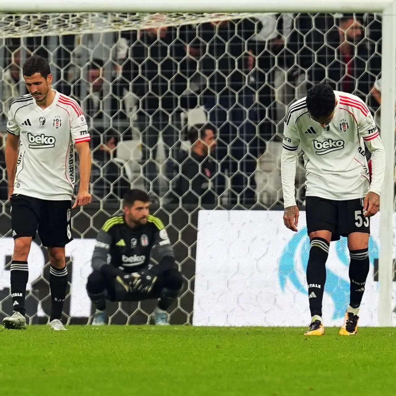 Beşiktaş yine üstünlüğü koruyamadı!