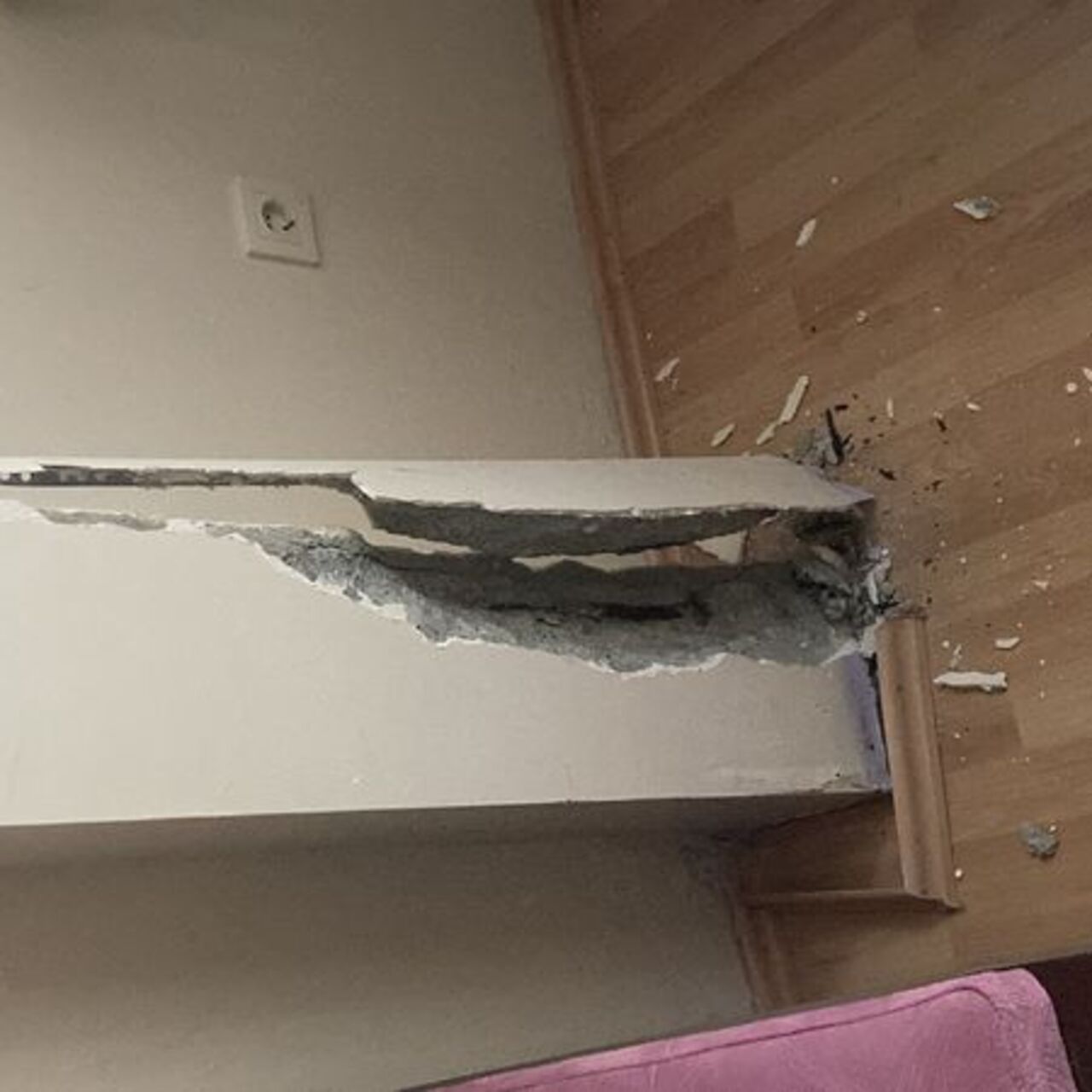 Darıca ilçesinde 2 binanın kolonları çatladı