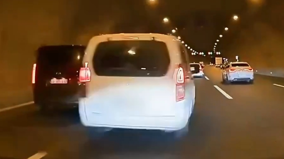 Makas atan sürücü yakalandı