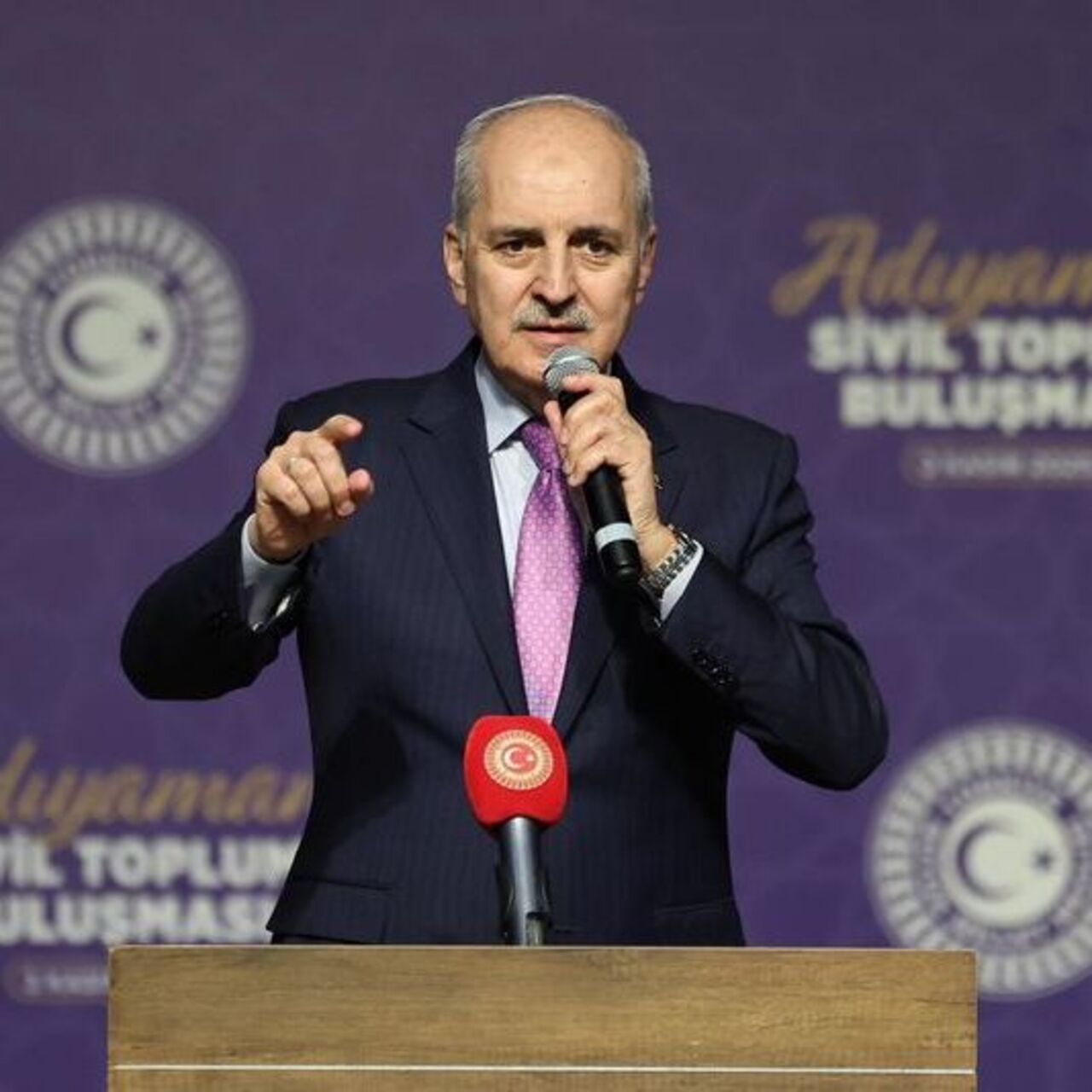 'Prangaları kaldırıp atıyoruz'