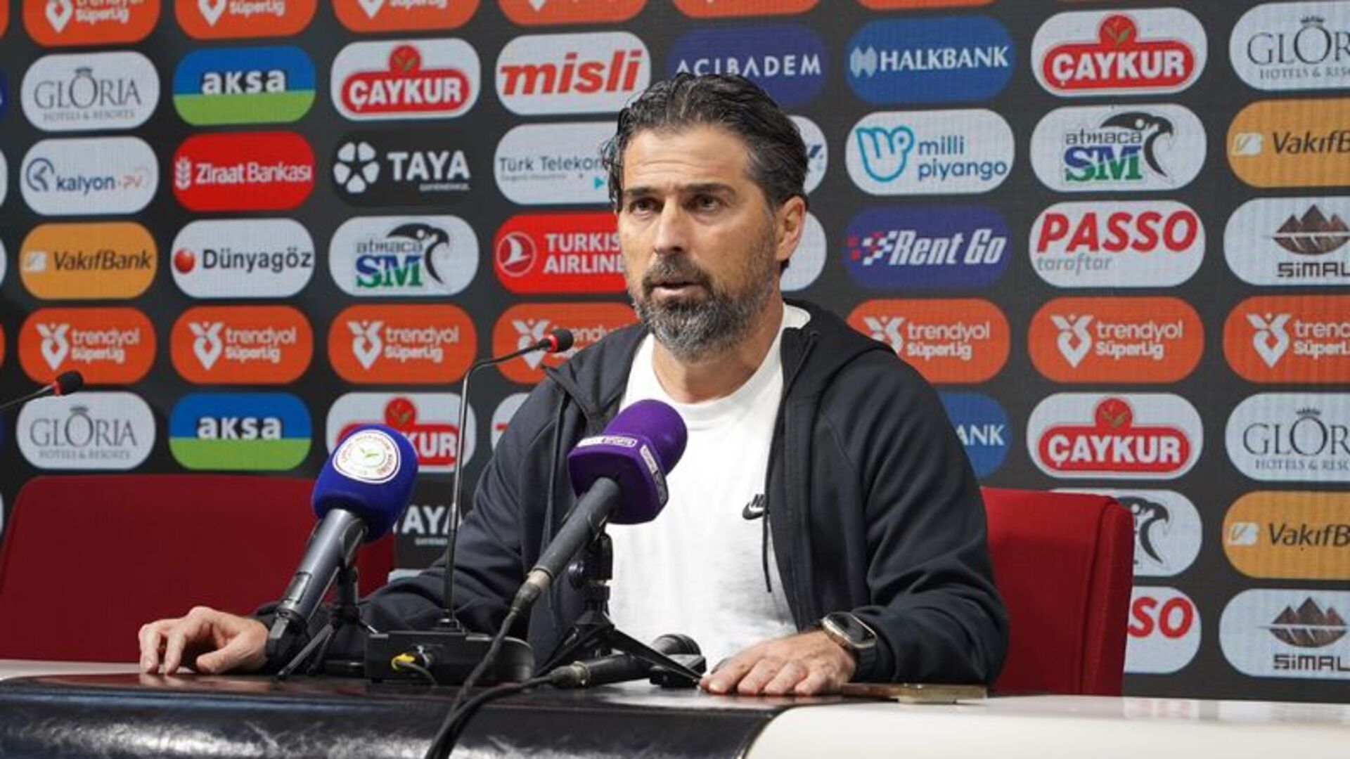 Manisa'da Fırtına Gibi Estiler! Manisa FK, Duran Toplardan Gelen Golle 3 Puanı Cebe Attı