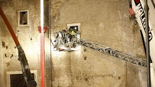 Roma'da kısmen çöken tarihi kuleden kurtarılan işçi hastanede öldü