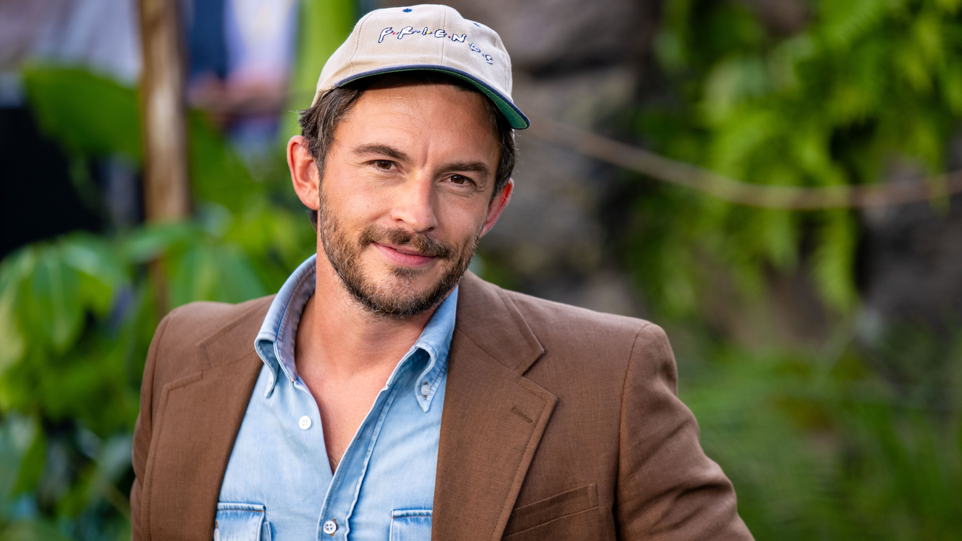Jonathan Bailey'nin Sıcaklığı Tavan Yaptı! 2025'in En Seksi Erkeği Seçildi