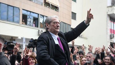 Arnavutluk muhalefeti Trump'ın kampanya ekibini tutmuş