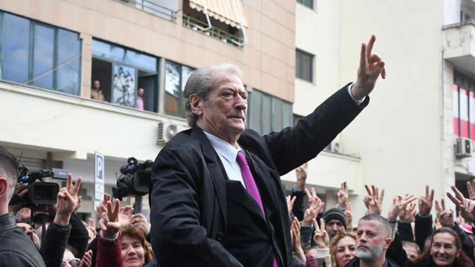 Arnavutluk muhalefeti Trump'ın kampanya ekibini tutmuş