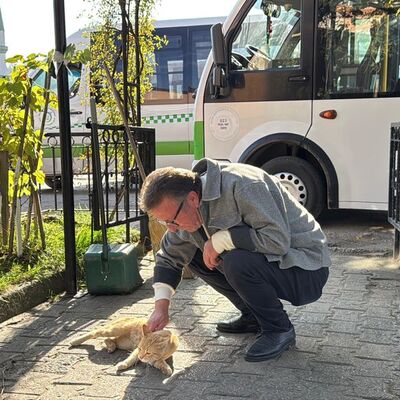 Dolmuş durağının maskotu: Yolcu