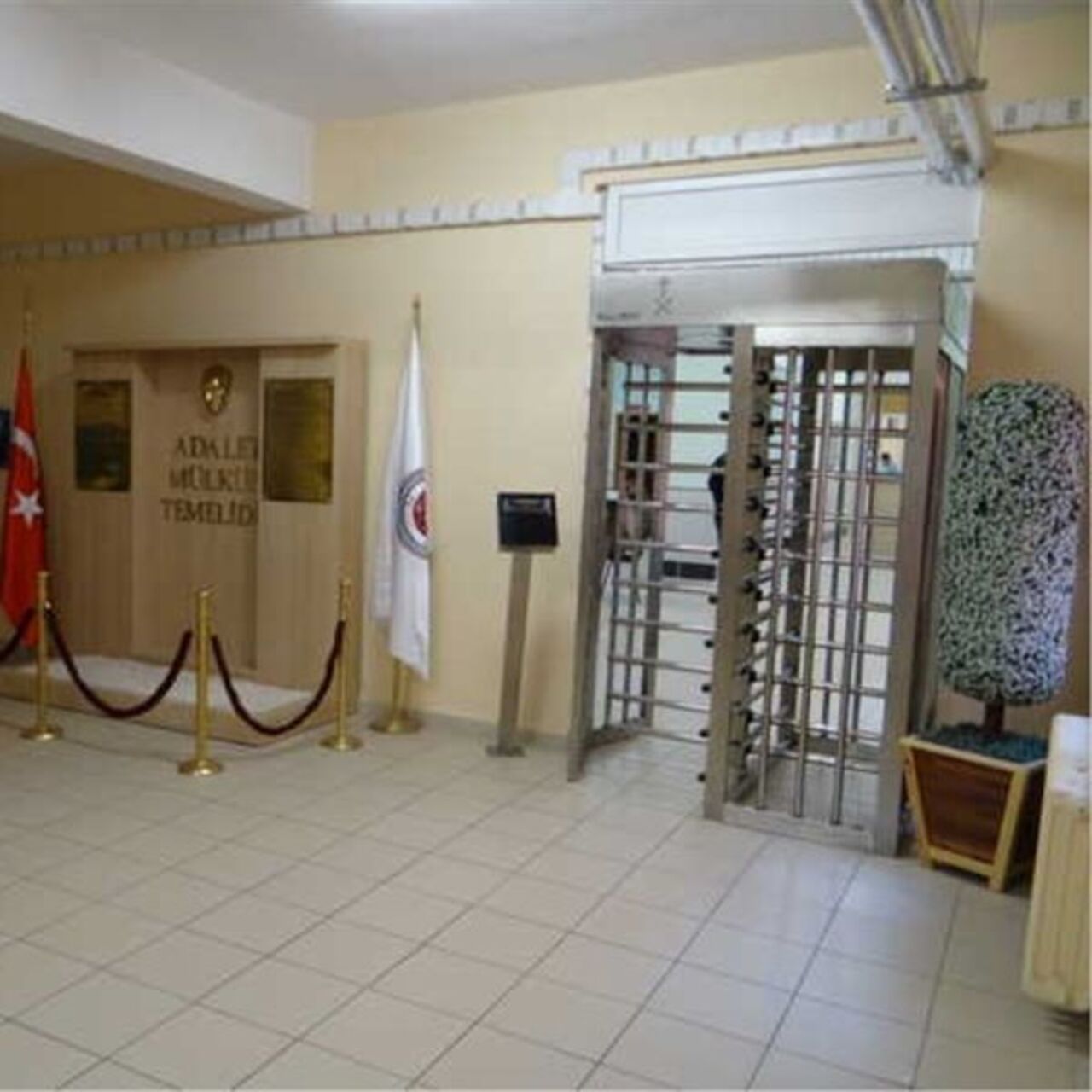 Cezaevinde dayak! Küçük kızdan haber var