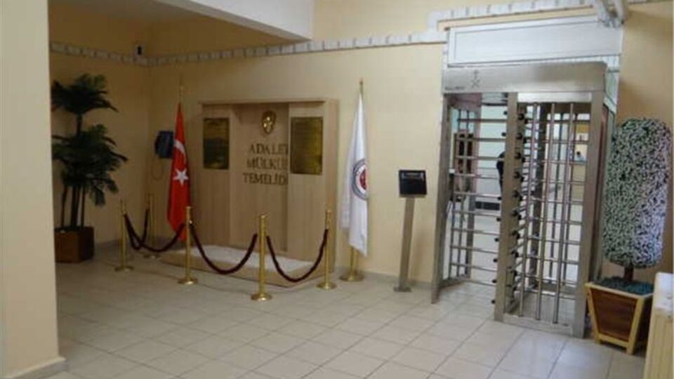 Cezaevinde dayak! Küçük kızdan haber var