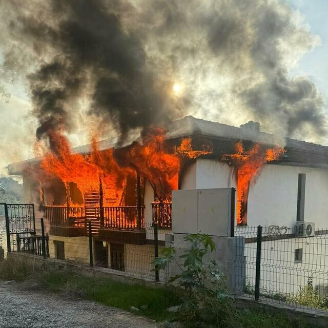 Evi yakıp, jandarma görevlilerini bıçakladı!