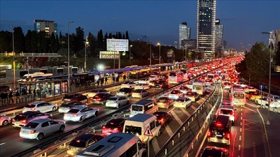 İstanbul'da trafik yoğunluğu yüzde 83