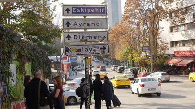 Kızılay tabelasını rahat bırakmıyorlar!