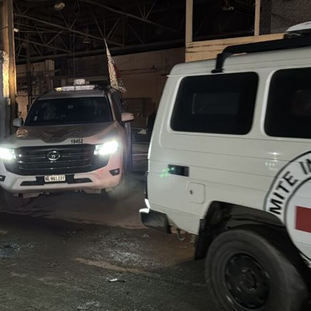 Hamas bir esirin cenazesini teslim etti