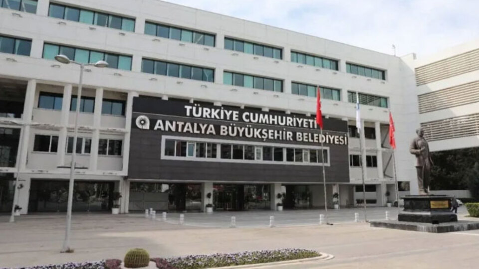 Antalya Büyükşehir'de rüşvet soruşturması: 8 gözaltı