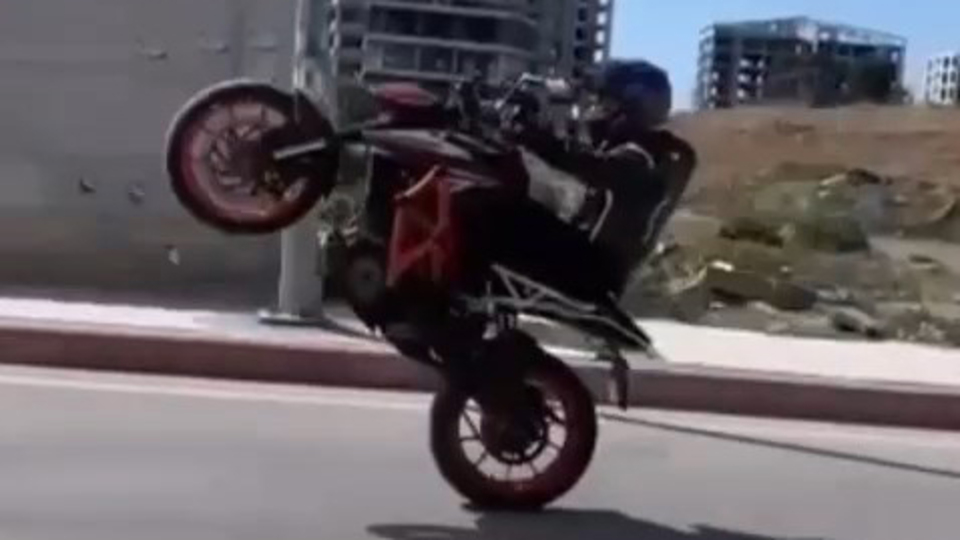 Şimdi de motosikletle makas! Ceza yağdı!