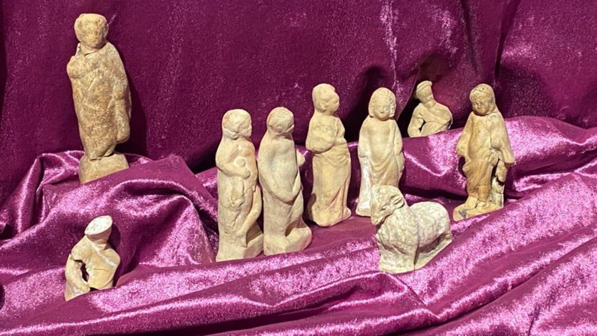 Myra Antik Kenti'nde bulunan heykelcikler ilk kez tarih meraklılarıyla buluştu