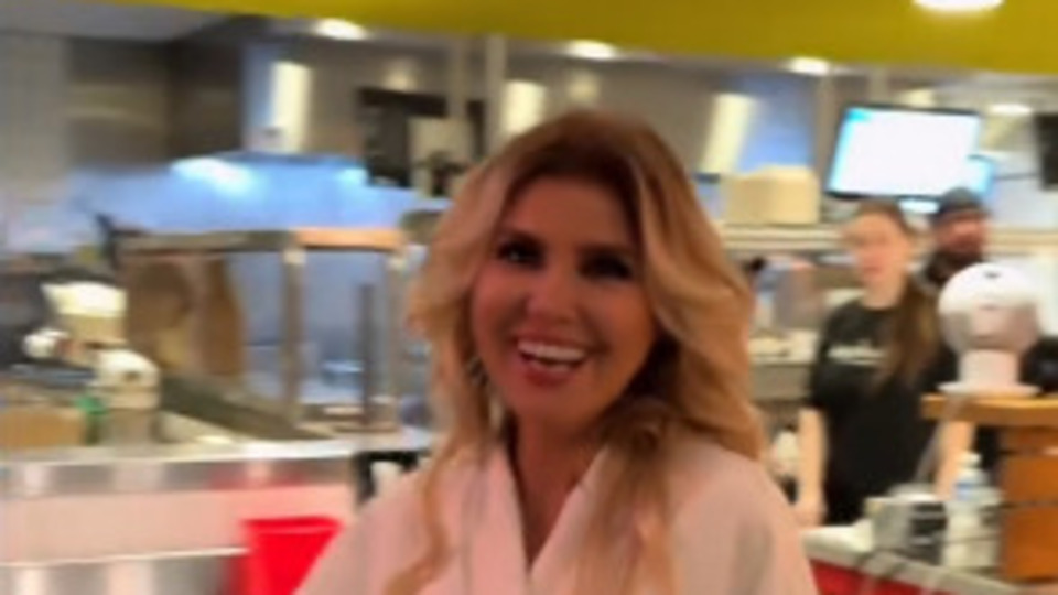 Bornozla hamburgerciye gitti