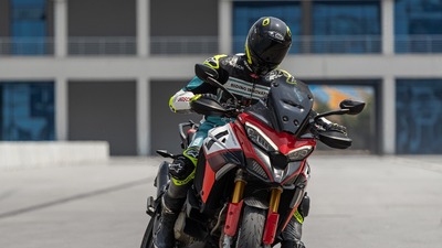 Motosikletler için yeni ABS çözümünü sergiledi